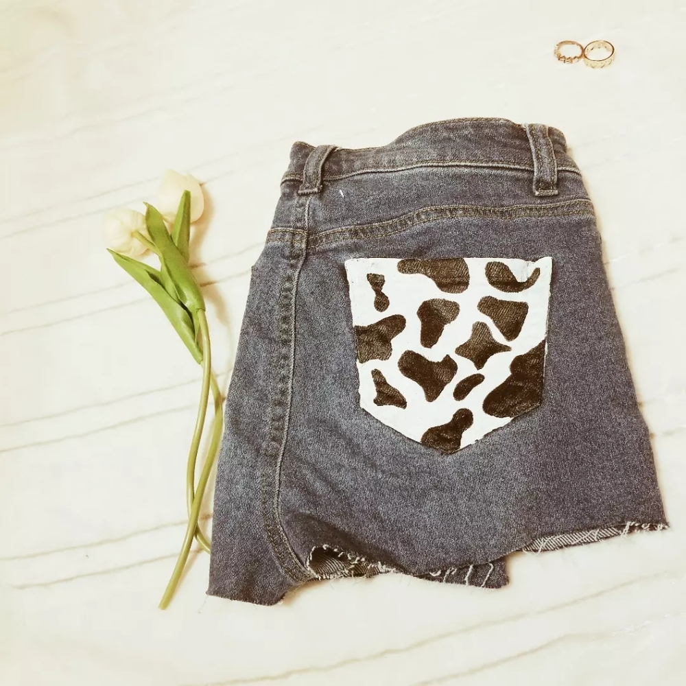 Handpainted Cow Custom Print Cut off Shorts Vanilla Star Size 3 small Waist: 26